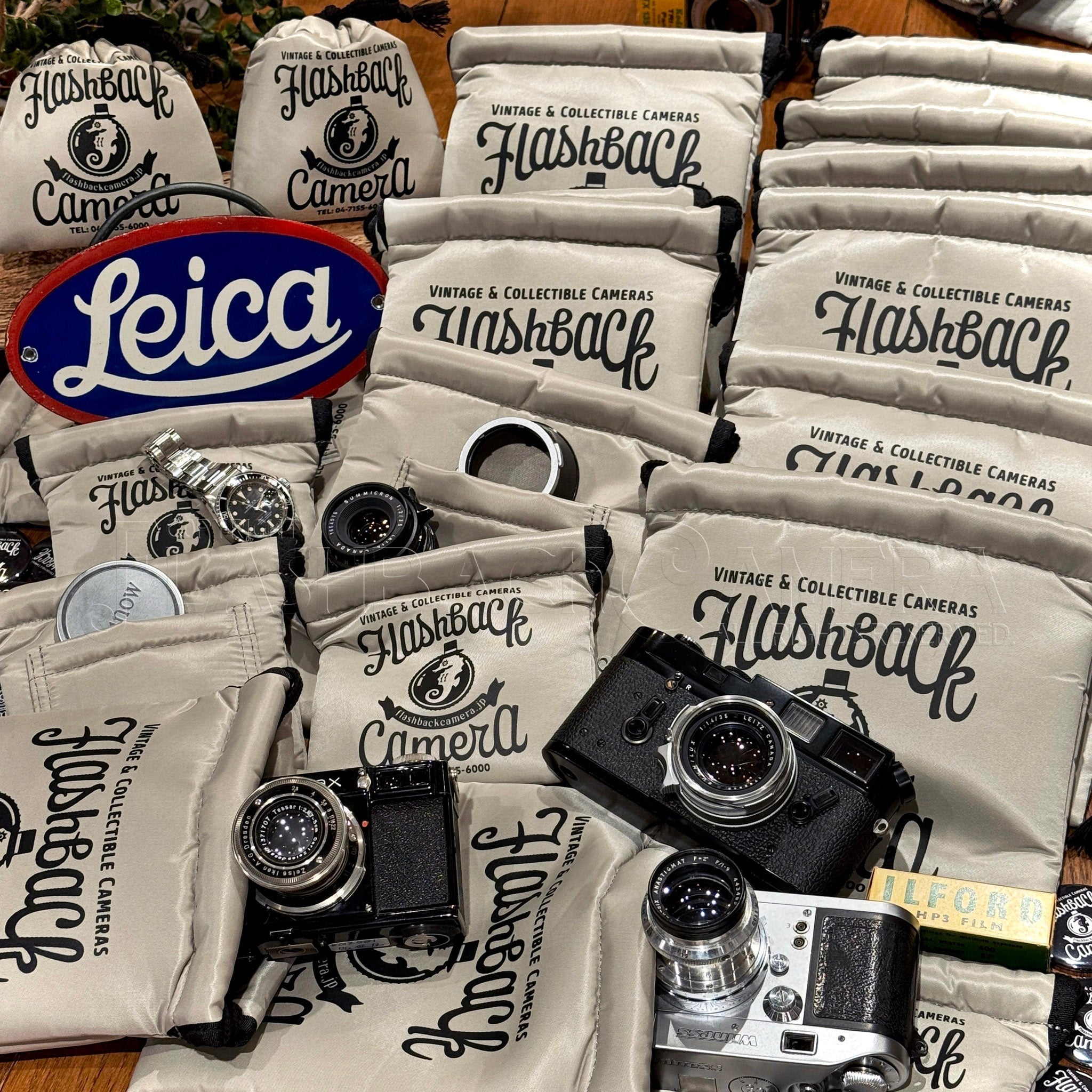 FLASHBACK CAMERA☆カメラポーチ、近日販売❗