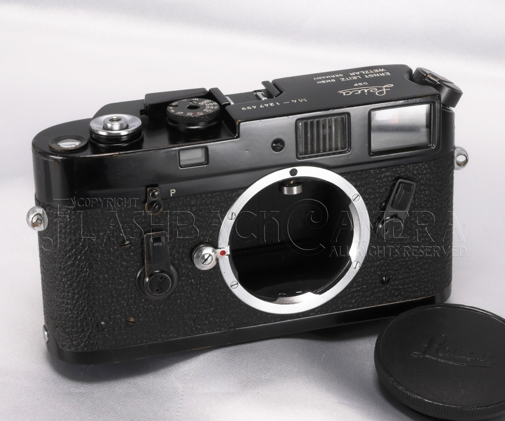 Leica – FLASHBACK CAMERA