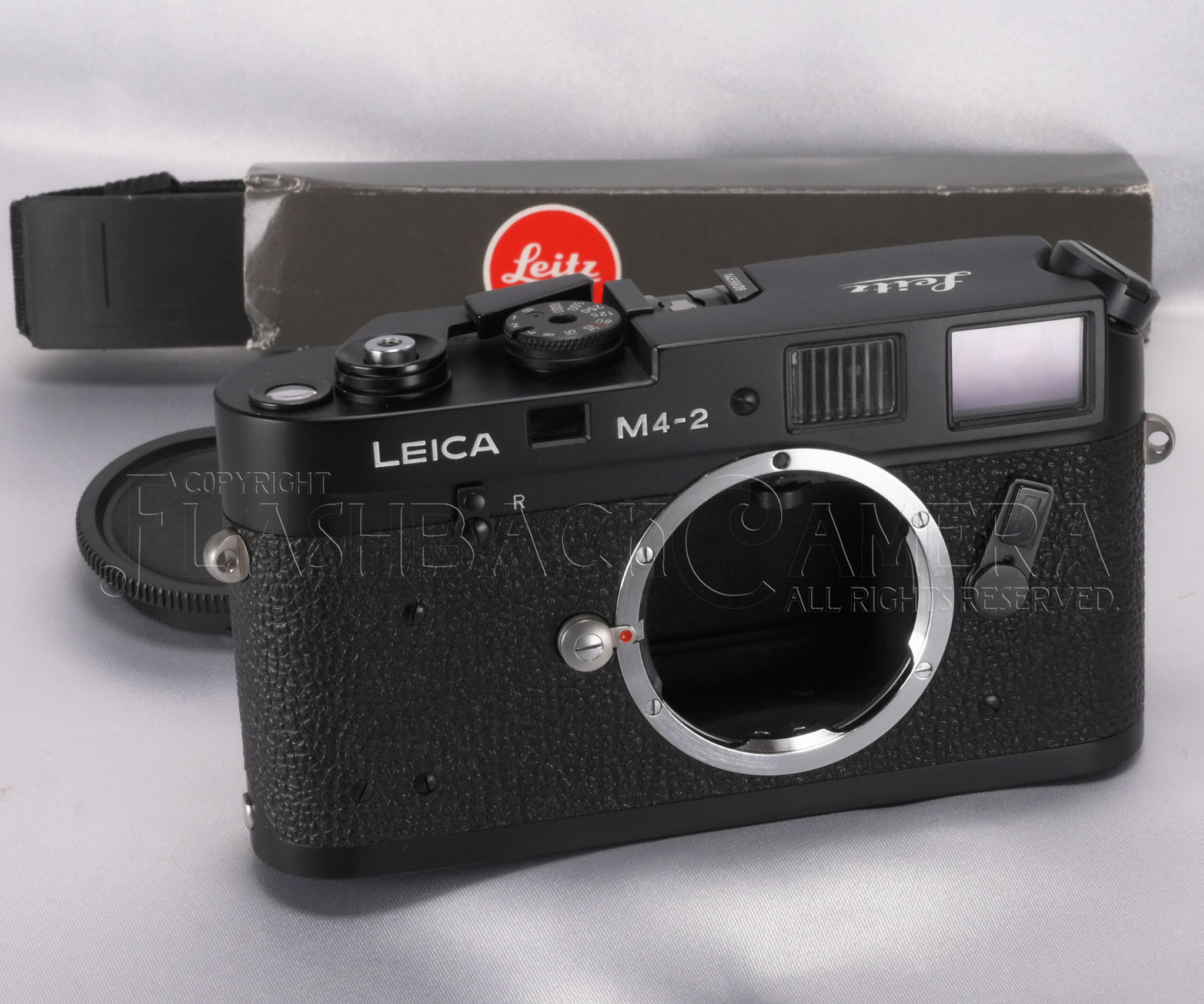 Leica – FLASHBACK CAMERA