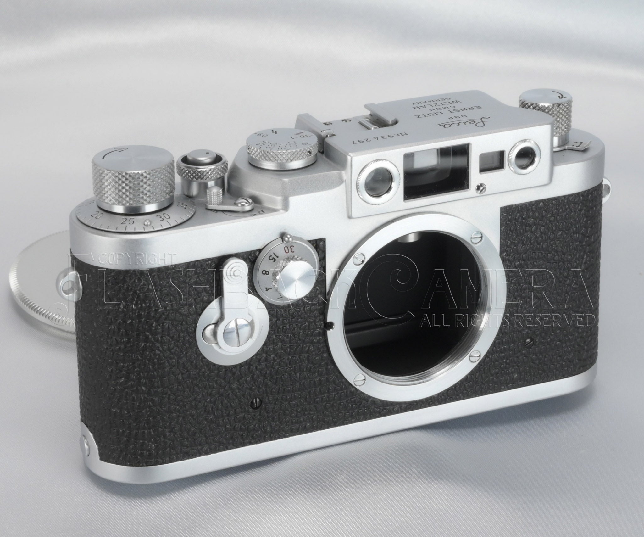 Leica – FLASHBACK CAMERA