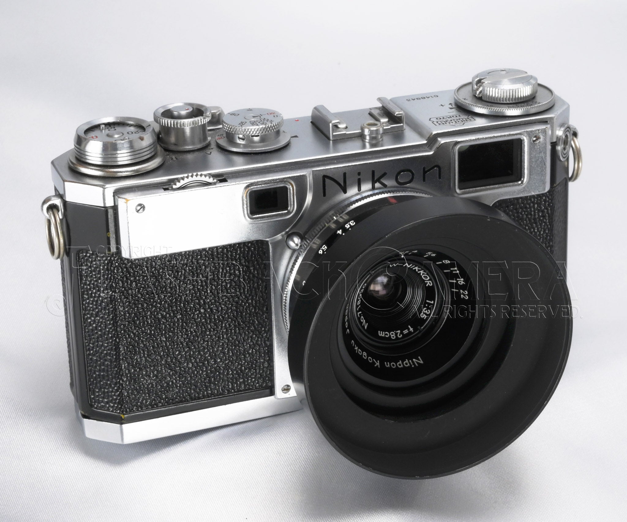 ジャンク Nikon F3 一眼レフカメラ Nikkor 28mmレンズ付き ジャンク Nikon F3 一眼レフカメラ Nikkor 28mmレンズ付き