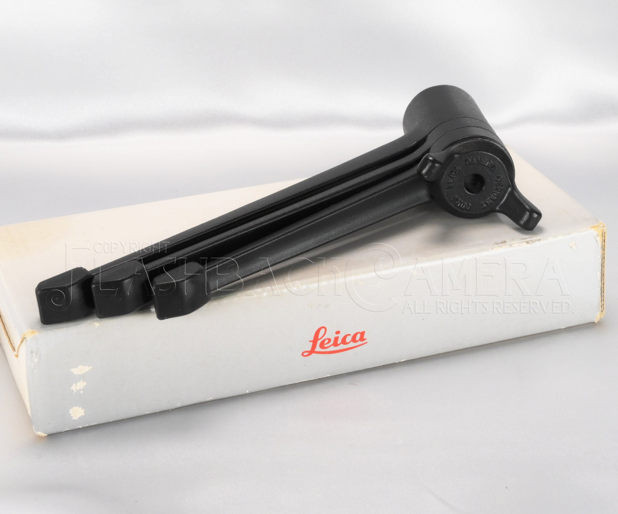 Leica Tabletop Tripod 14100 – FLASHBACK CAMERA